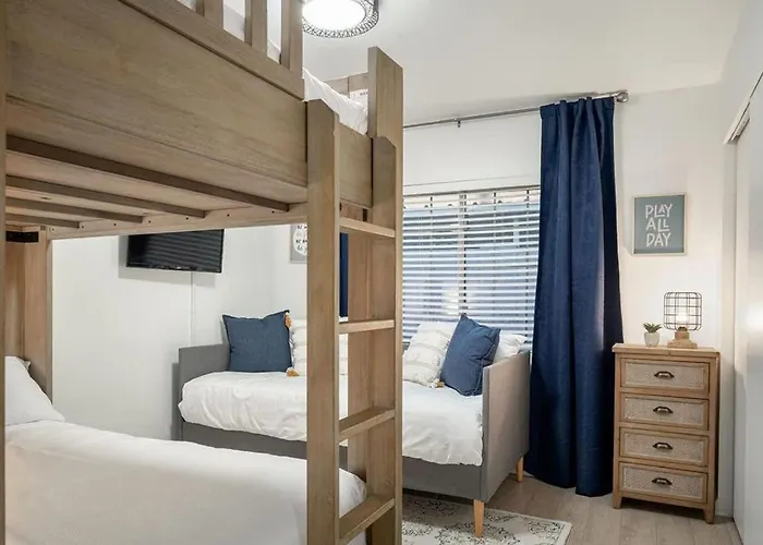 Blue Agave - Chic & Stylish With Pool Putt & Games Holiday home *