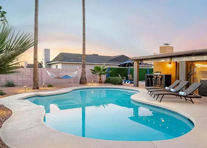 Blue Agave - Chic & Stylish With Pool Putt & Games Holiday home *